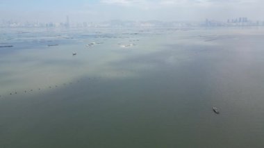 Manzara Deep Bay, Lau Fau Shan, Hong Kong, 18 Şubat 2023