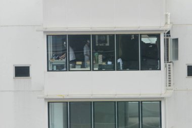 Hong Kong 'un dışındaki binanın dış tarafında.