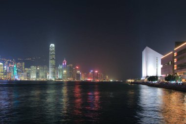 14 Kasım 2013. Hong Kong 'daki Victoria Limanı gece görüşü.