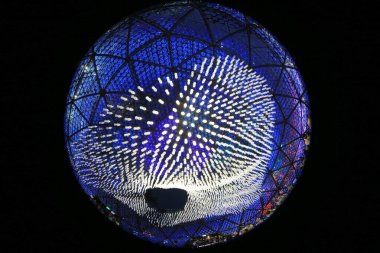 Victoria Park Kubbesi, 17 Eylül 2013 tarihli sonbahar festivalini kutlamak için ışıldıyor.