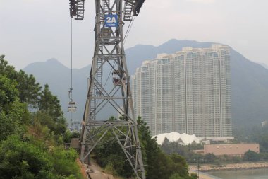 Ngong Ping 360 hava teleferiği veya gökyüzü tramvayı 28 Eylül 2013