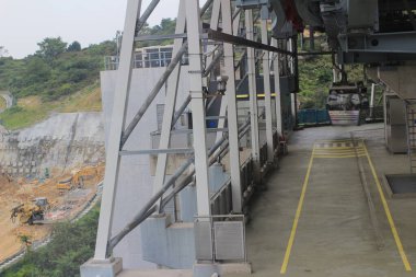 Ngong Ping 360 hava teleferiği veya gökyüzü tramvayı 28 Eylül 2013