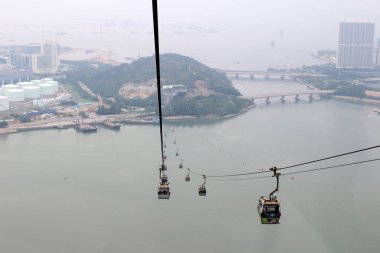 Ngong Ping 360 hava teleferiği veya gökyüzü tramvayı 28 Eylül 2013