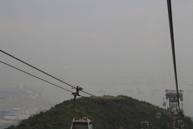 Ngong Ping 360 hava teleferiği veya gökyüzü tramvayı 28 Eylül 2013