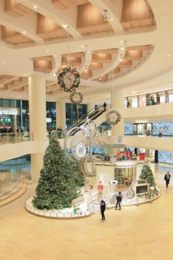 Alışveriş merkezindeki Noel Işığı Hong Kong 25 Kasım 2013
