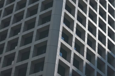 Hong Kong 'da günışığında modern bir bina.