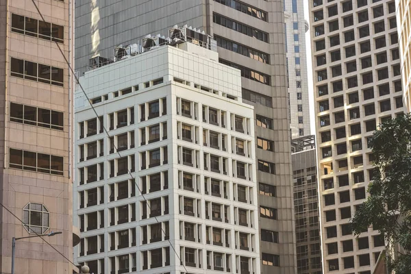 Een Modern Gebouw Het Zonlicht Bij Hong Kong Maart 2023 — Stockfoto