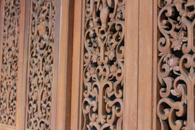 Eski ahşap geleneksel Nepal pencere detayı.