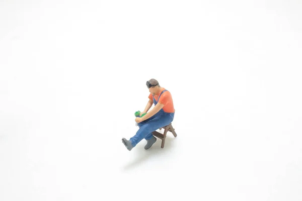 Una Figura Mini Lavoratore Sul Lavoro Con Strumento — Foto Stock
