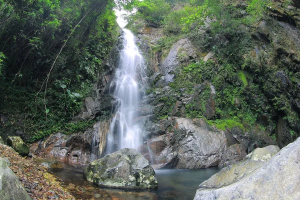 自然の概念は ン桐チャイ滝 — ストック写真