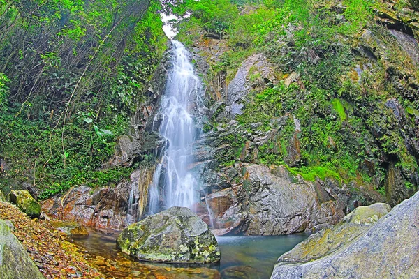 自然の概念は ン桐チャイ滝 — ストック写真