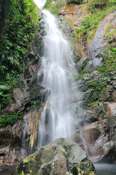 Das Naturkonzept Tung Chai Wasserfall — Stockfoto