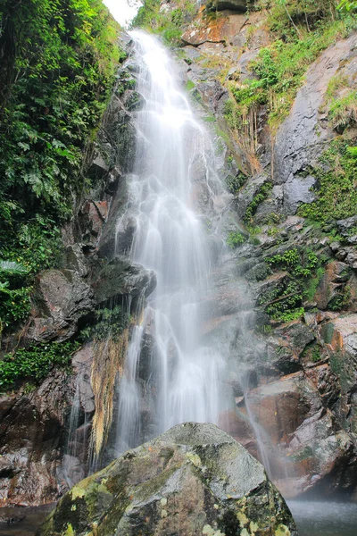 Das Naturkonzept Tung Chai Wasserfall — Stockfoto