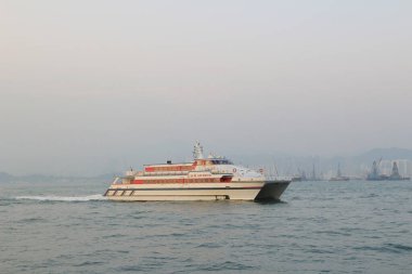 Yüksek hızlı yolcu feribotunun geniş bir fotoğrafı 19 Ekim 2013