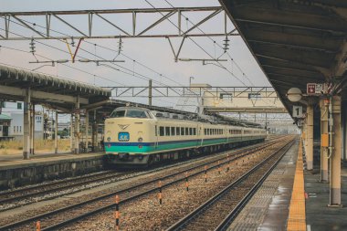 Toyama 'daki Shinuozu İstasyonu' nun manzarası, 30 Ekim 2013