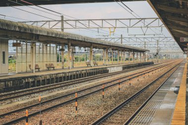 Toyama 'daki Shinuozu İstasyonu' nun manzarası, 30 Ekim 2013