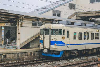 30 Ekim 2013 Uozu İstasyonu 'nda tren durağı.