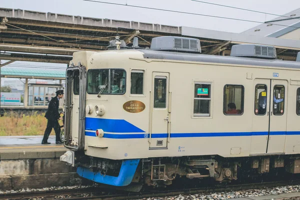 Parada Trem Estação Uozu Japão Out 2013 — Fotografia de Stock