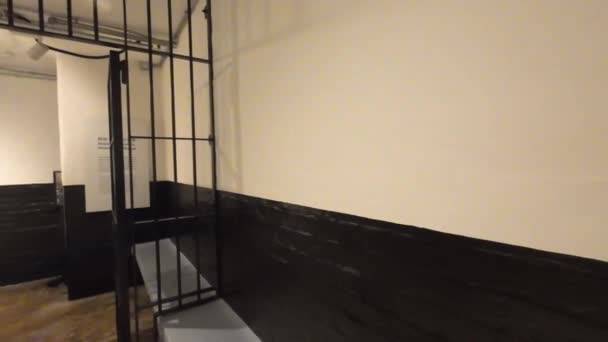 三年三月十三日在香港为收押罪犯而设的黑暗监狱 — 图库视频影像