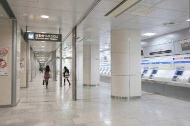 Nagoya İstasyonu 'ndaki Gezginler, 29 Ekim 2013 gecesi