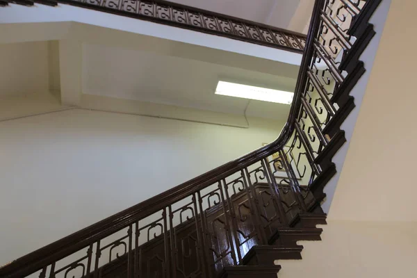 Eine Treppe Das Innere Des Campus Die Holztreppe — Stockfoto
