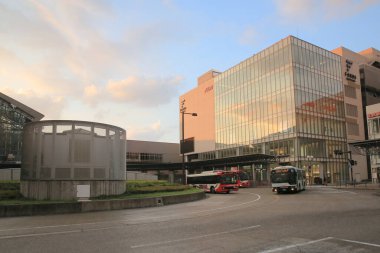 30 Ekim 2013 'te Kanawaza otobüs terminalinin modern mimarisi çok güzeldir.