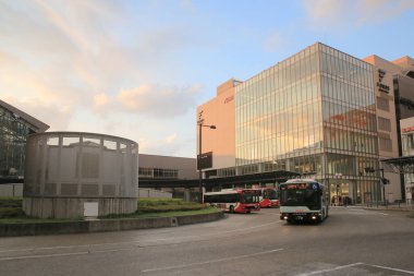 30 Ekim 2013 'te Kanawaza otobüs terminalinin modern mimarisi çok güzeldir.