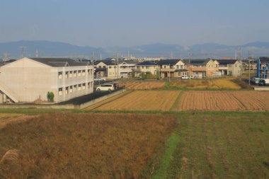 Japonya kırsalının manzarası. 30 Ekim 2013 Treni 'nde görünüm