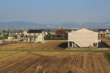 Japonya kırsalının manzarası. 30 Ekim 2013 Treni 'nde görünüm