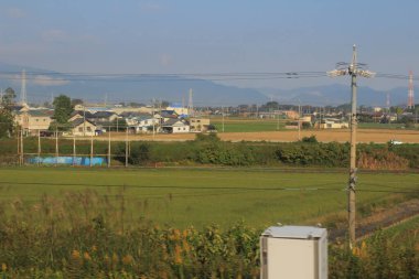 Japonya kırsalının manzarası. 30 Ekim 2013 Treni 'nde görünüm