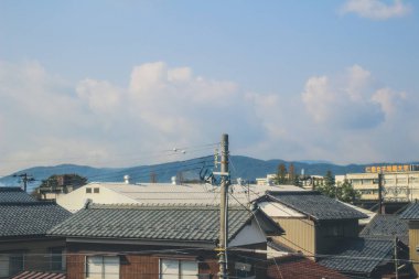 Japonya kırsalının manzarası. 30 Ekim 2013 Treni 'nde görünüm