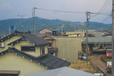 Japonya kırsalının manzarası. 30 Ekim 2013 Treni 'nde görünüm