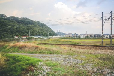 Japonya kırsalının manzarası. 30 Ekim 2013 Treni 'nde görünüm