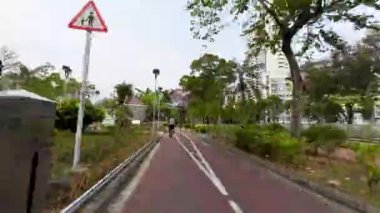 Bisiklet parkurunun oradaki Sha Tin 'de bisiklet rotaları. 18 Mart 2023