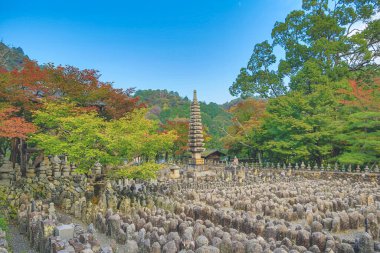 Japonya Kulesi, Adashino nenbutsuji Tapınağı, Kyoto, Japonya 2 Kasım 2013