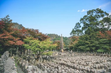 Japonya Kulesi, Adashino nenbutsuji Tapınağı, Kyoto, Japonya 2 Kasım 2013