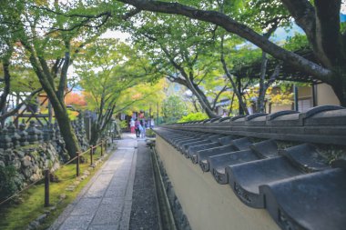 2 Kasım 2013 Kyoto 'daki Otagi Nenbutsu-ji tapınağının manzarası