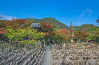 Japonya Kulesi, Adashino nenbutsuji Tapınağı, Kyoto, Japonya 2 Kasım 2013