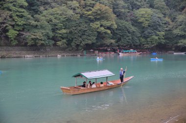 Yelkenli Kyoto, Japonya. Tanımlanamayan kişiler 2 Kasım 2013 'te yelken açtılar.