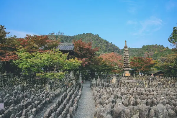 Japonya Kulesi, Adashino nenbutsuji Tapınağı, Kyoto, Japonya 2 Kasım 2013