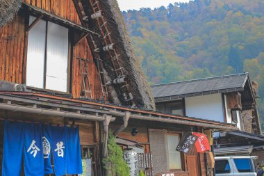 Shirakawa-go köyünün geleneksel binaları, Japonya 1 Kasım 2013