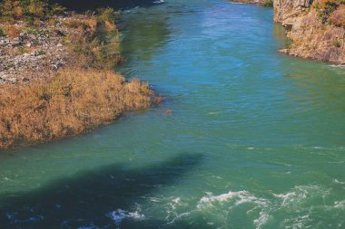 Sho Nehri, Shirakawa köyünün ana nehri. 1 Kasım 2013