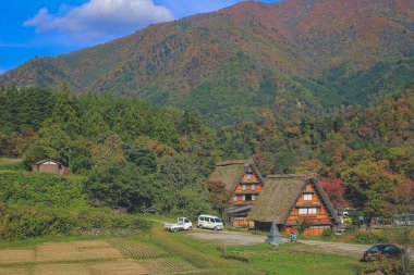 Shirakawa-go köyünün geleneksel binaları, Japonya 1 Kasım 2013