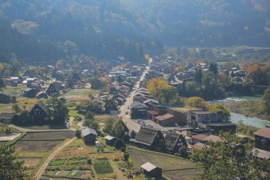 Shirakawa Go, UNESCO Dünya Mirası Bölgesi olarak bilinen ünlü köy. Gifu Bölgesi. 1 Kasım 2013