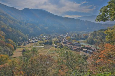 Shirakawa Go, UNESCO Dünya Mirası Bölgesi olarak bilinen ünlü köy. Gifu Bölgesi. 1 Kasım 2013