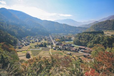 1 Kasım 2013 Shirakawa 'nın Japonya' daki Tarihi Köyleri