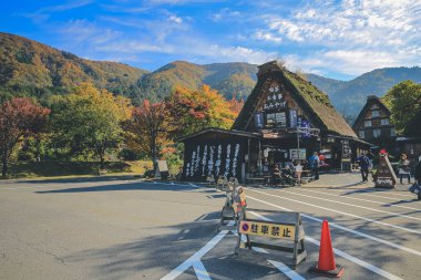 Shirakawa-go köyünün geleneksel binaları, Japonya 1 Kasım 2013