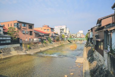 Köprü ve akarsu ile Takayama, şehir manzaralı, 31 Ekim 2013