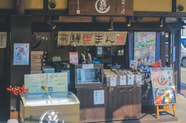 Takayama, Japonya 'daki sokak manzarası, seyahat kavramı 31 Ekim 2013