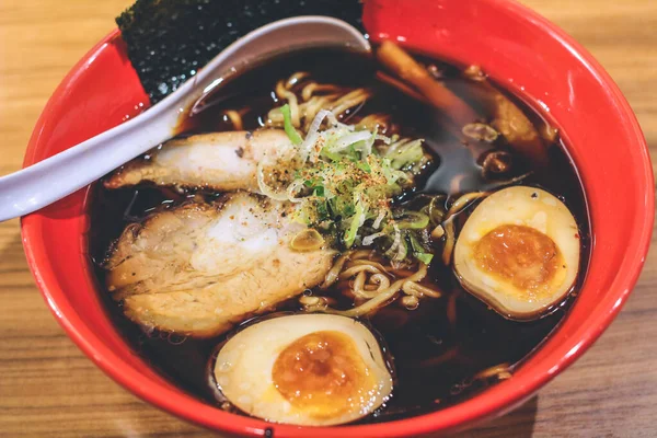 Ιαπωνική Κουζίνα Σκουρόχρωμη Σούπα Νουντλ Ράμεν — Φωτογραφία Αρχείου